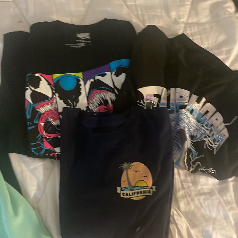 Graphic T-shirt bundle